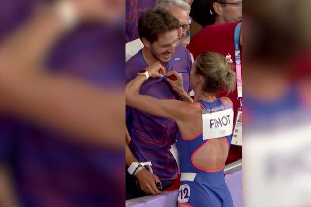 <p>Olympian proposes to boyfriend seconds after 3000m race at Paris games.</p>